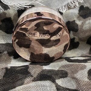 JOSIE MARAN Rose Gold Compact Setting Powder